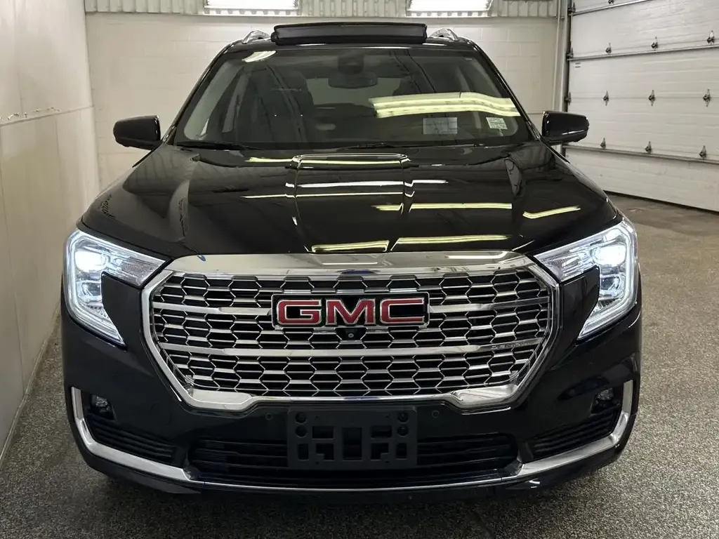 GMC Terrain 2024 photo 2