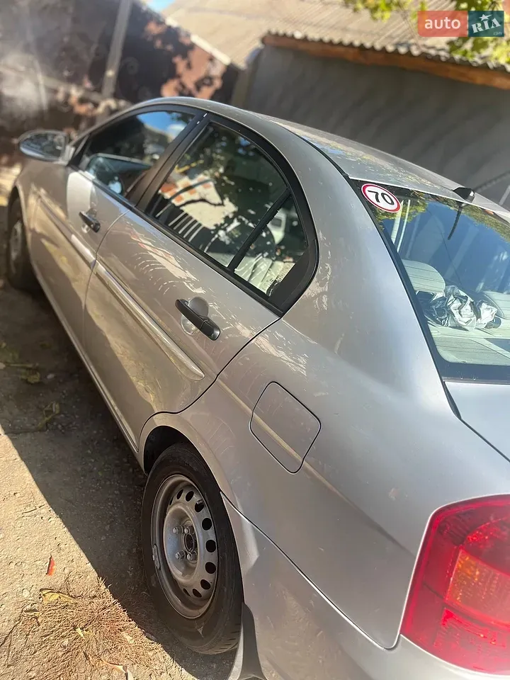 Hyundai Accent 2008 photo 4
