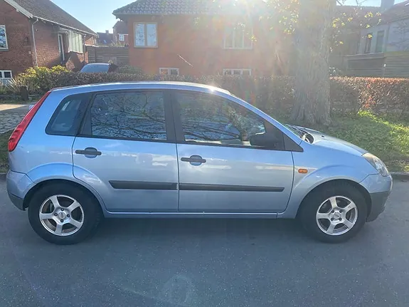 Ford Fiesta 2006 photo 2