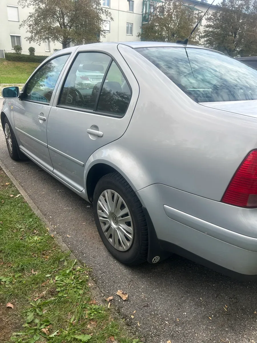 Volkswagen Bora 1999 photo 2