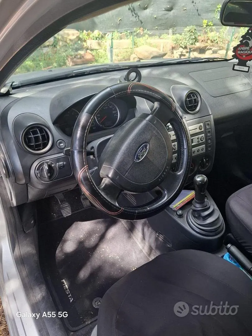 Ford Fiesta 2004 photo 3