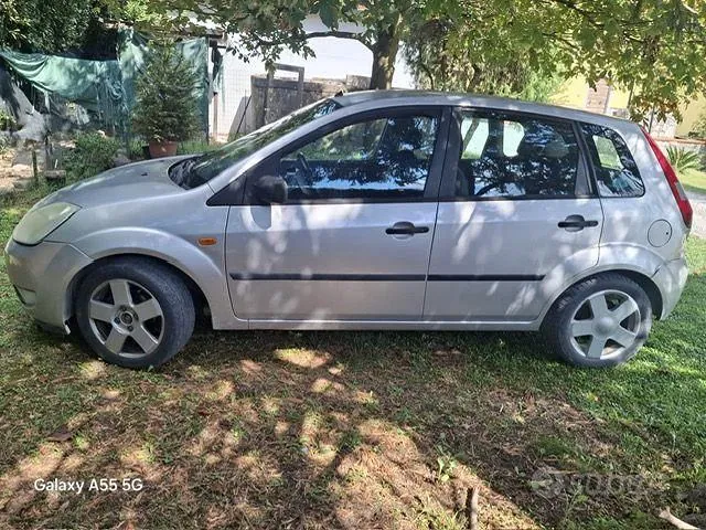 Ford Fiesta 2004 photo 2
