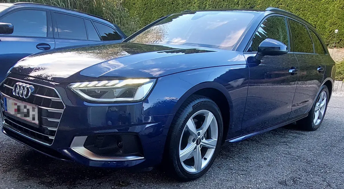Audi A4 2023 photo 2