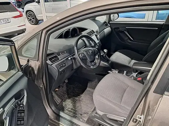 Toyota Verso 2017 photo 3