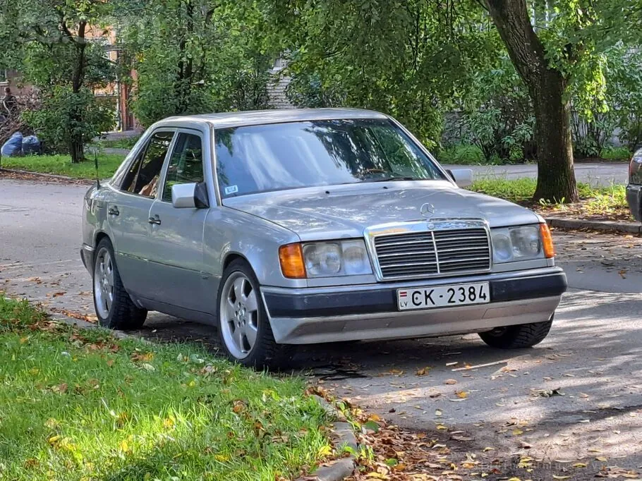 Mercedes-Benz E230