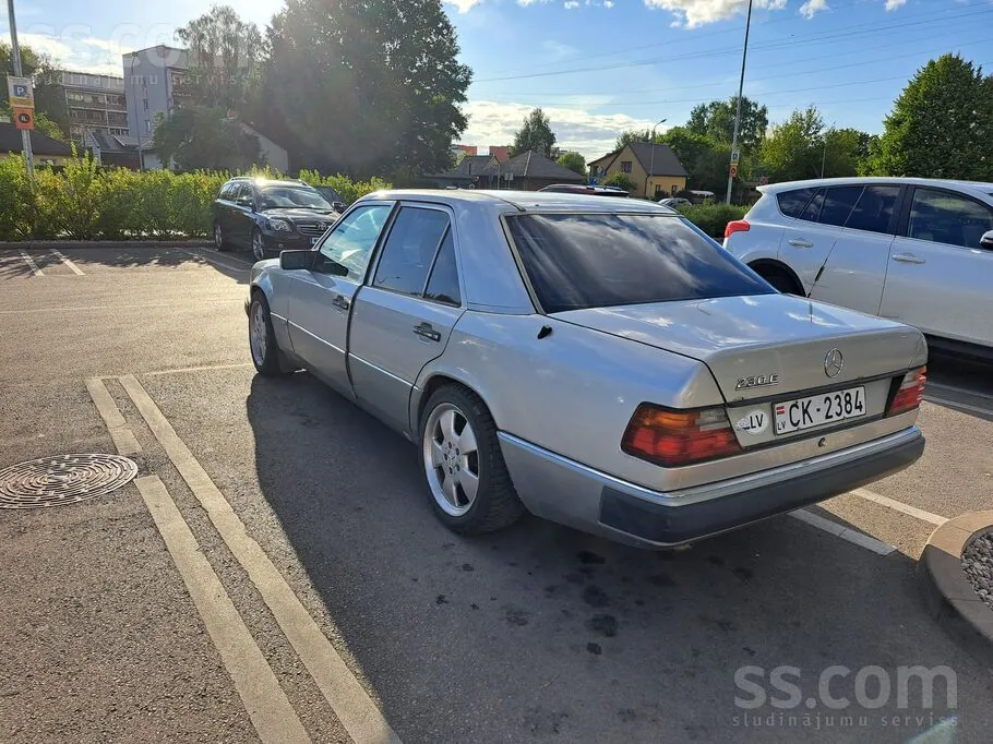 Mercedes-Benz E230 1993 photo 5