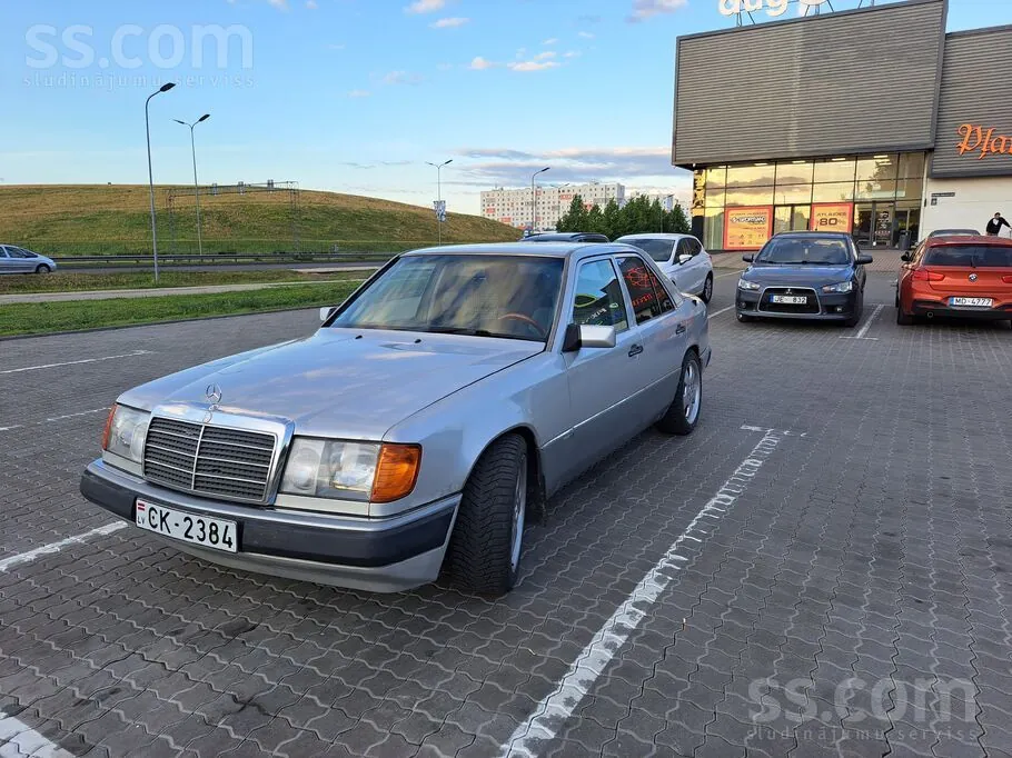 Mercedes-Benz E230 1993 photo 4