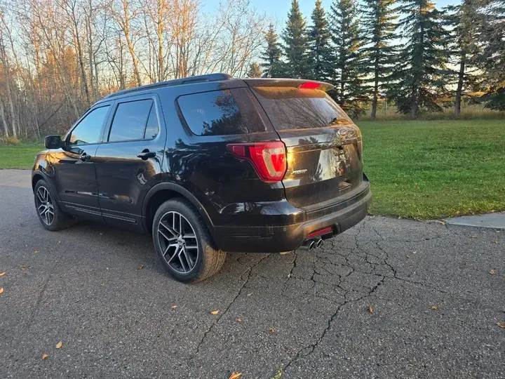 Ford Explorer 2018 photo 3