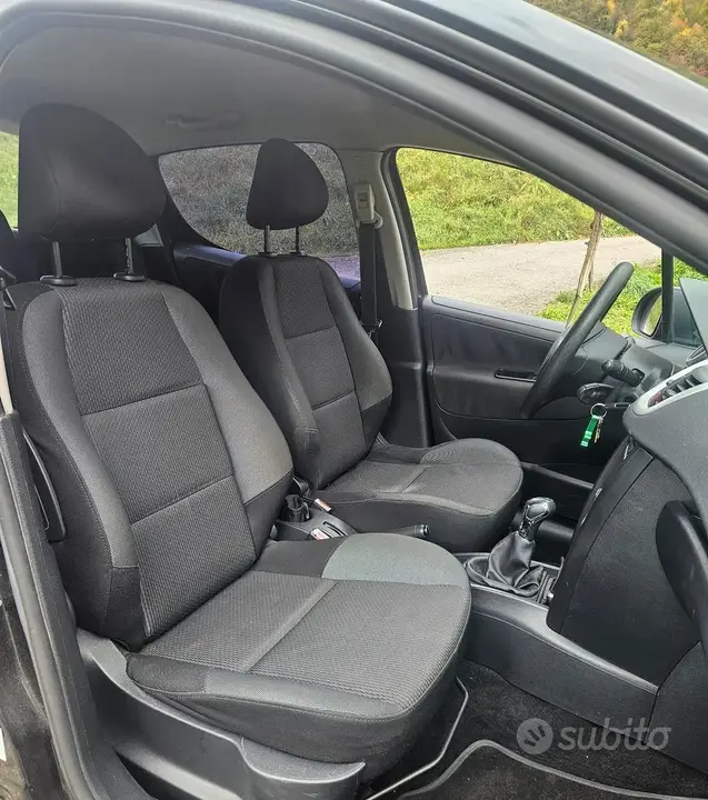 Peugeot 207 2010 photo 5