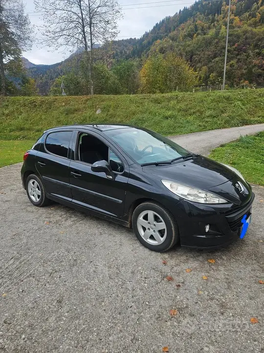 Peugeot 207 2010 photo 4
