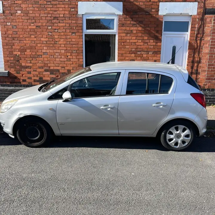 Vauxhall Corsa 2009 photo 2
