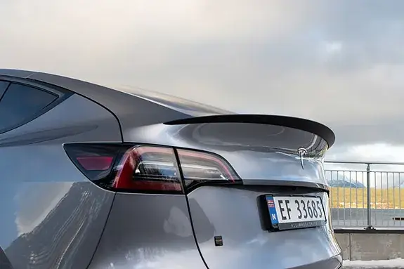 Tesla Model Y 2023 photo 3