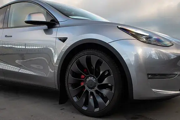 Tesla Model Y 2023 photo 4