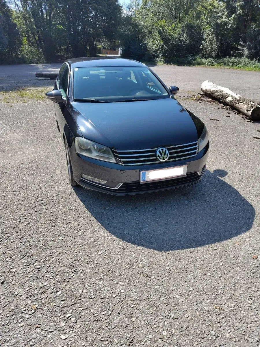 Volkswagen Passat 2011 photo 2