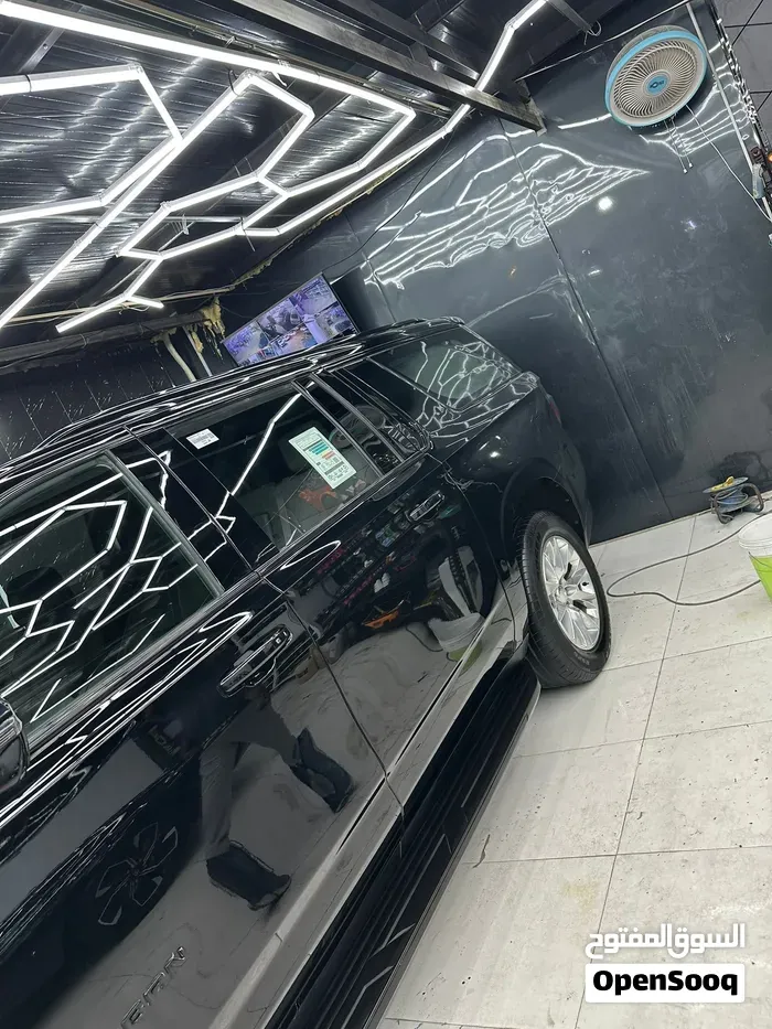 Chevrolet Suburban 2022 photo 3