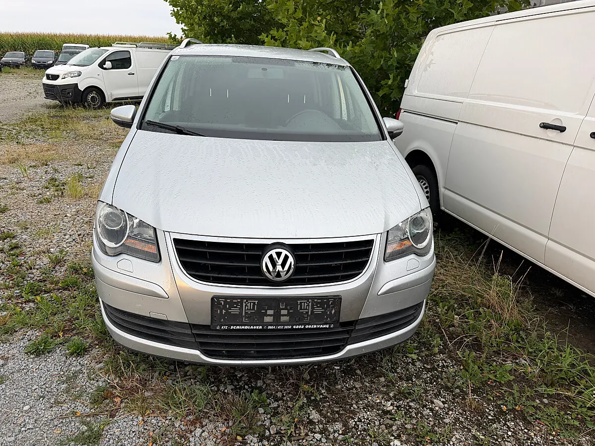 Volkswagen Touran 2009 photo 2