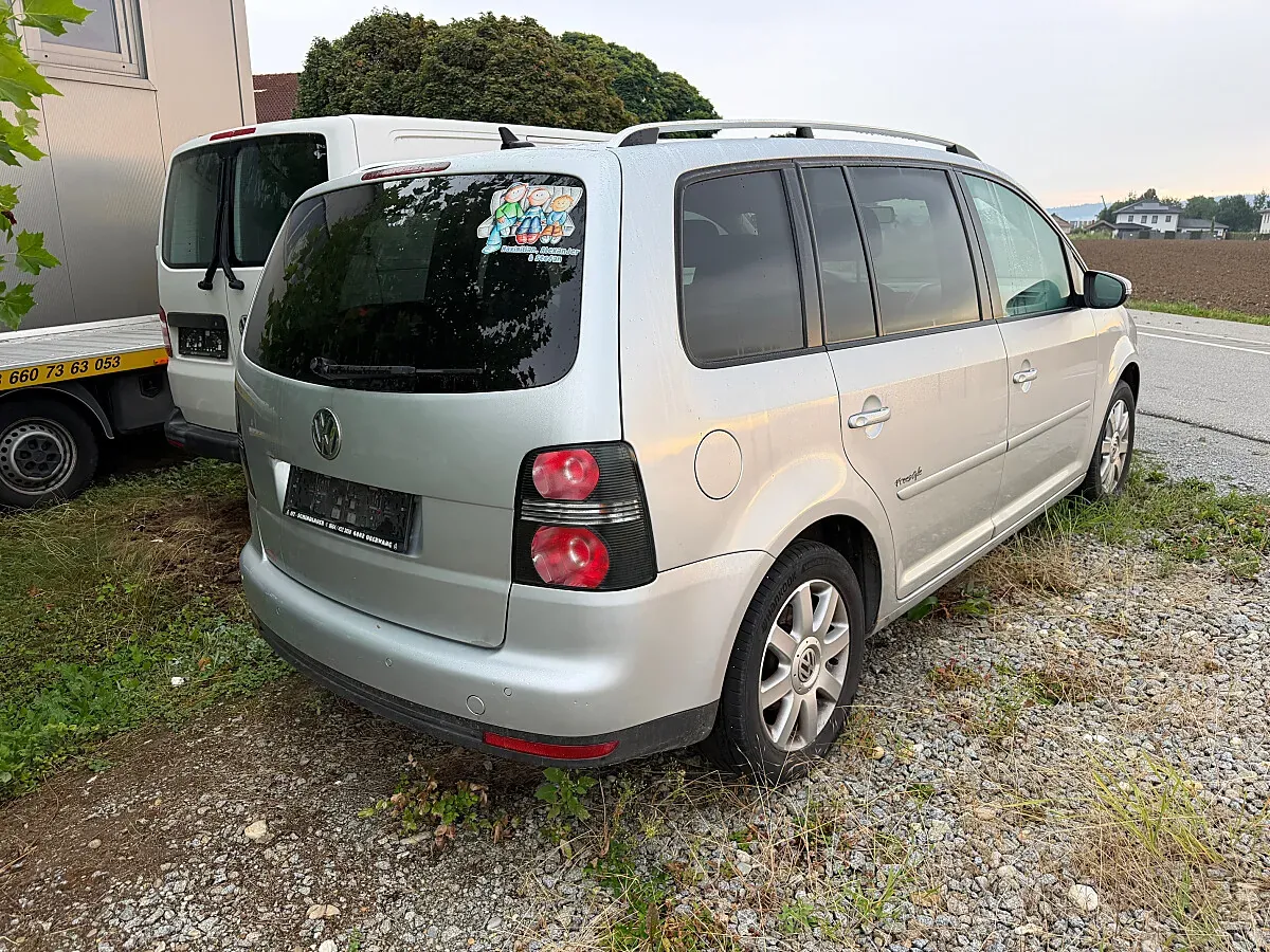 Volkswagen Touran 2009 photo 3