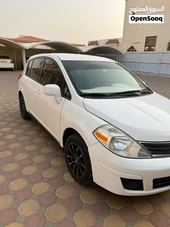 Nissan Versa 2011 photo 3