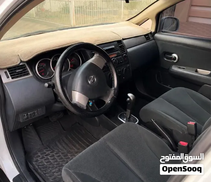 Nissan Versa 2011 photo 4