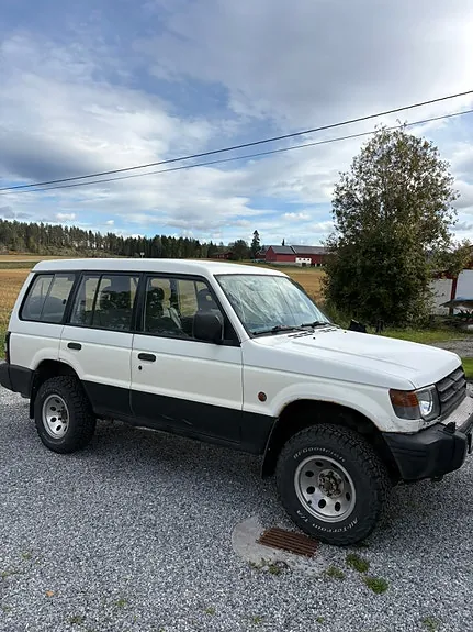 Mitsubishi Pajero 1999 photo 2