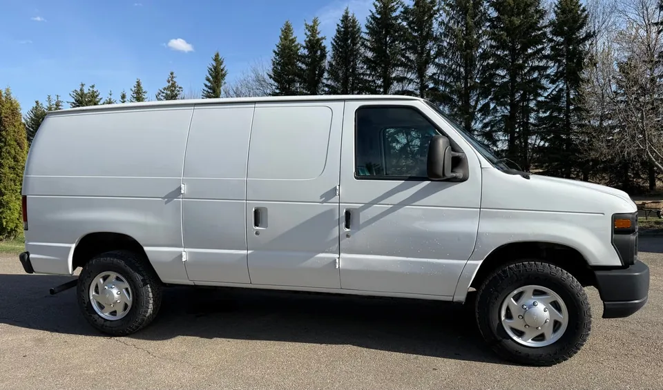 Ford E-250 2012 photo 4