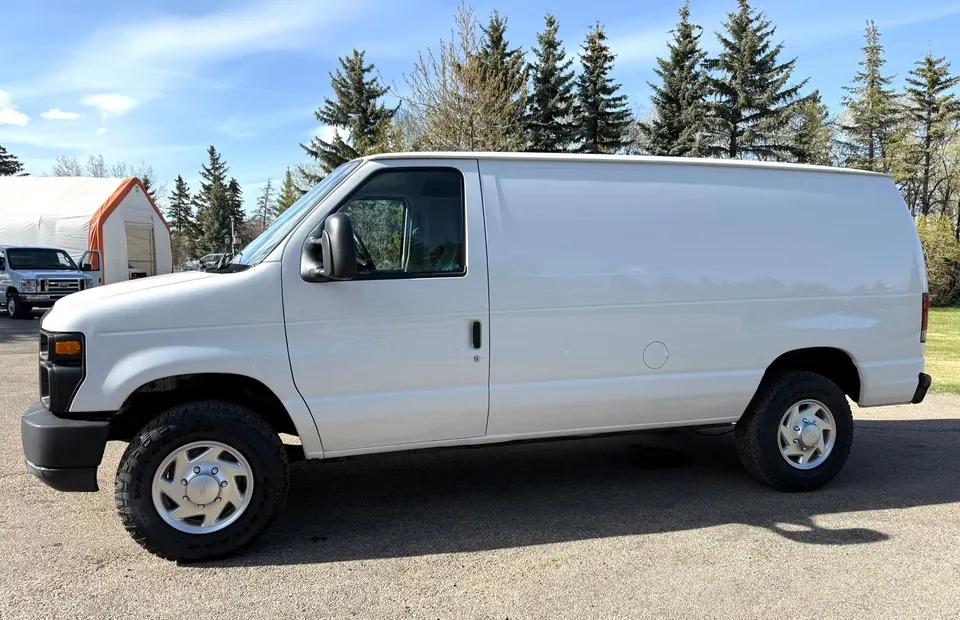 Ford E-250 2012 photo 5