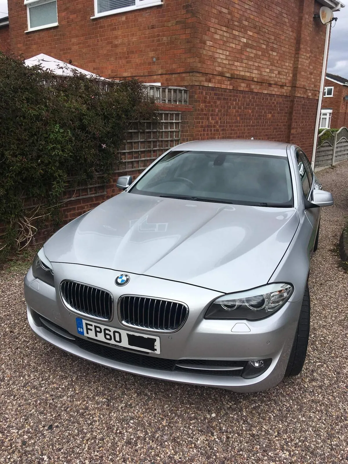 BMW 5 Series 2010 photo 2