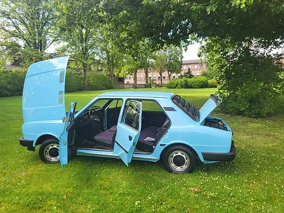 Skoda 120 1982 photo 3