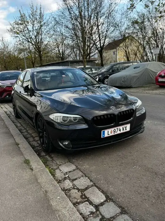 BMW 5 Series 2010 photo 2