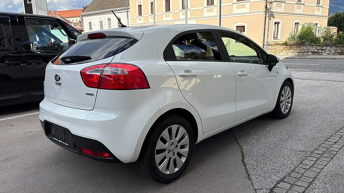 Kia Rio 2015 photo 3