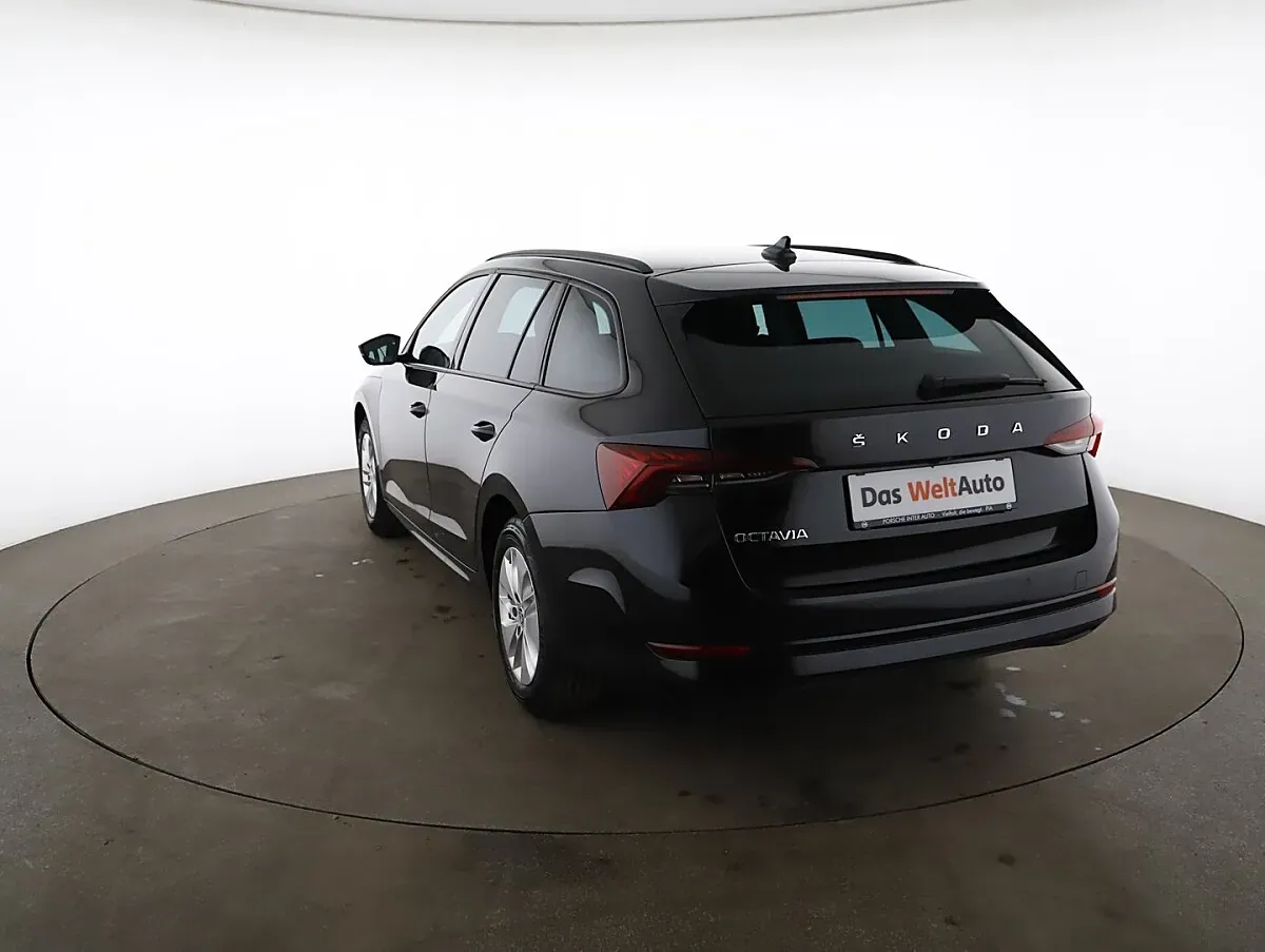 Skoda Octavia 2023 photo 2