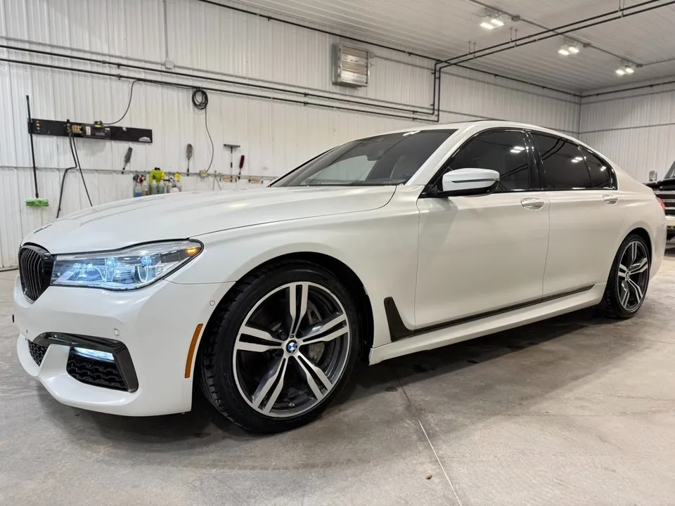 BMW 7 Series 2018 photo 2