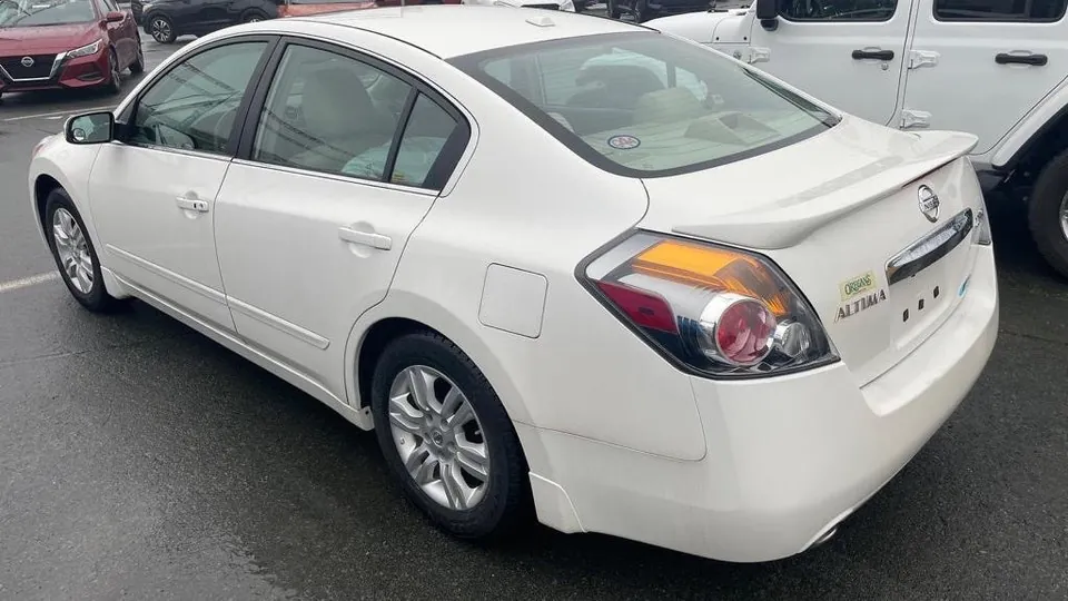 Nissan Altima 2010 photo 2