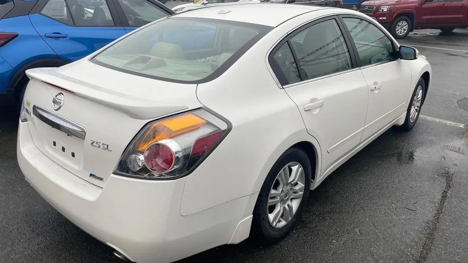 Nissan Altima 2010 photo 4