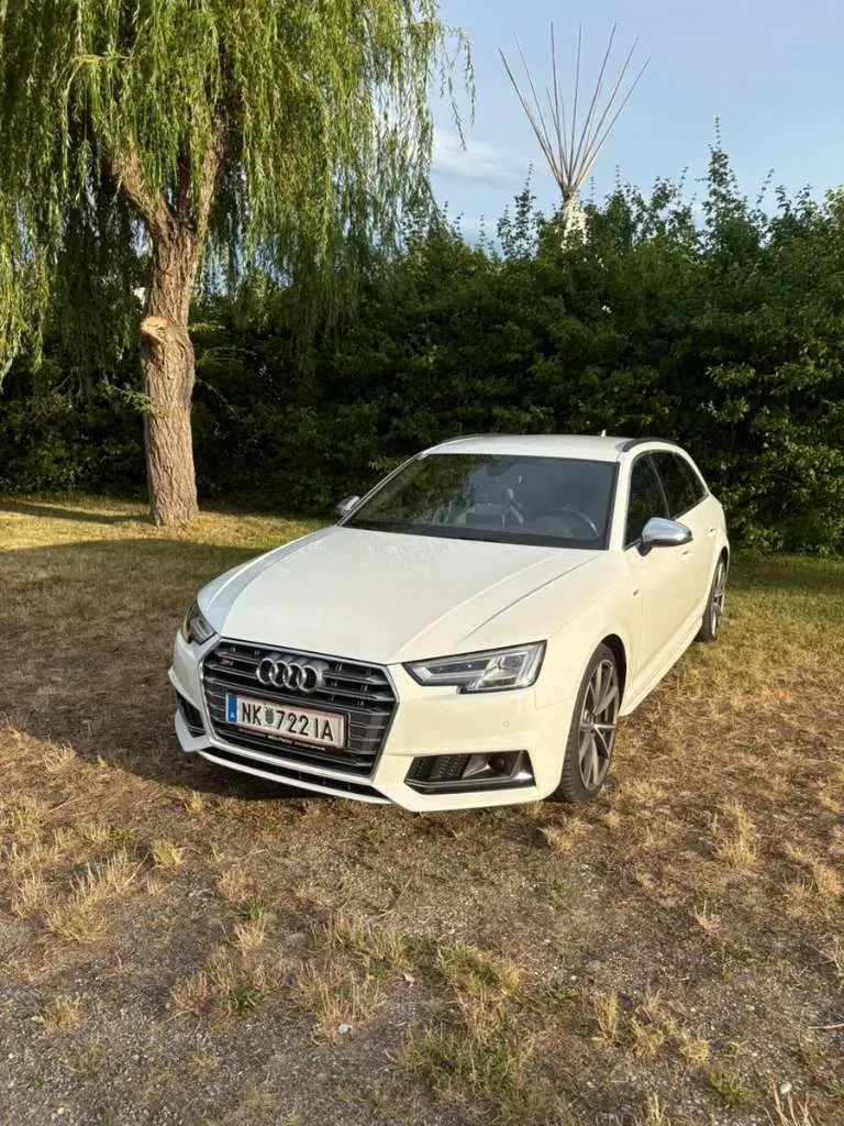 Audi A4 2018 photo 3