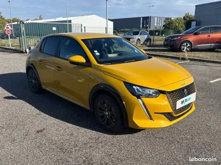 Peugeot 208 2021 photo 3