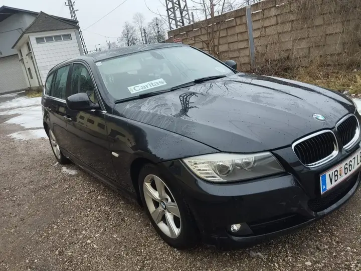 BMW 3 Series 2011 photo 3