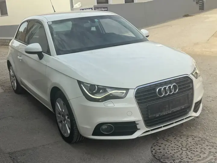 Audi A1 2010 photo 3