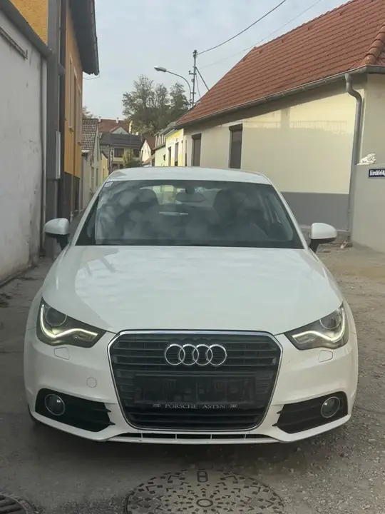 Audi A1 2010 photo 2