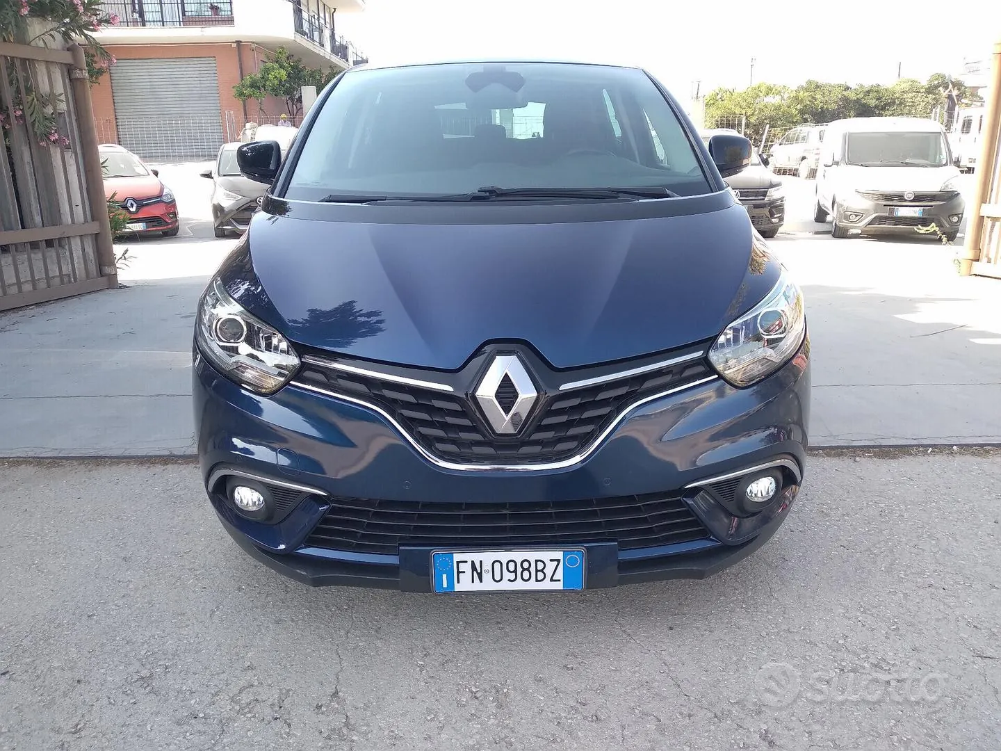 Renault Scenic 2018 photo 2