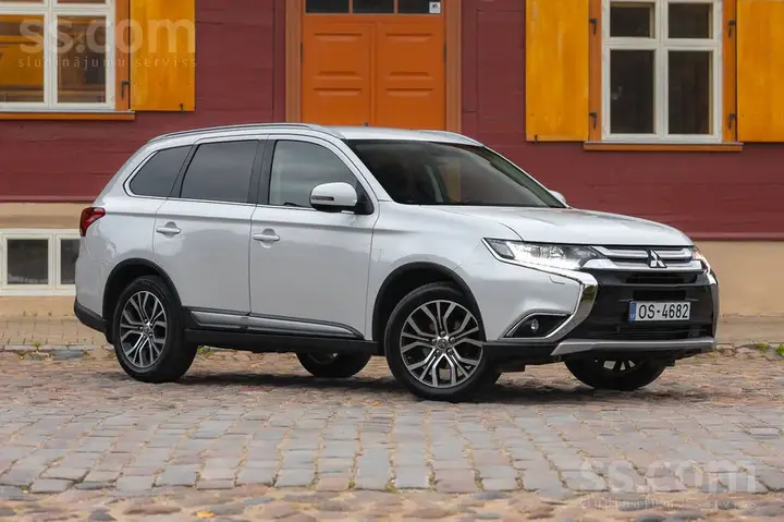 Mitsubishi Outlander 2015 photo 2