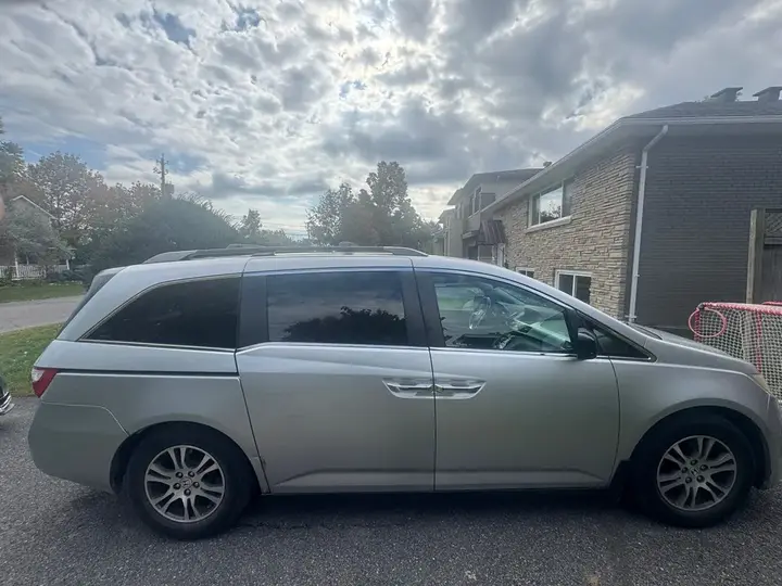 Honda Odyssey 2011 photo 3