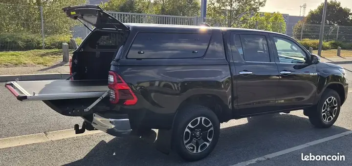 Toyota Hilux 2022 photo 2