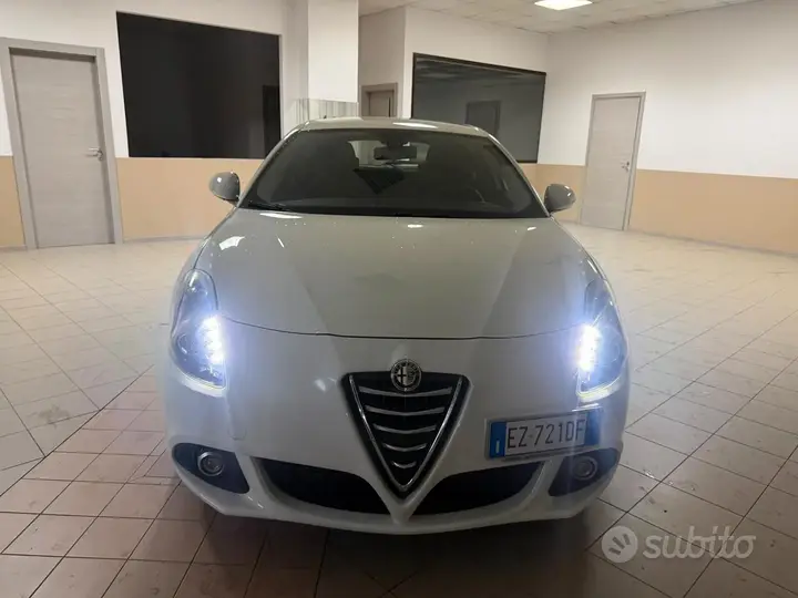 Alfa Romeo Giulietta 2015 photo 2