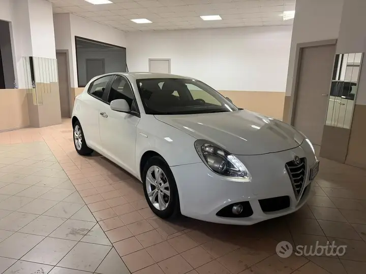 Alfa Romeo Giulietta 2015 photo 3