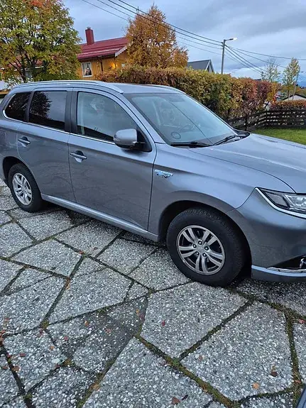 Mitsubishi Outlander 2017 photo 2