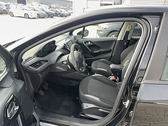 Peugeot 208 2015 photo 5