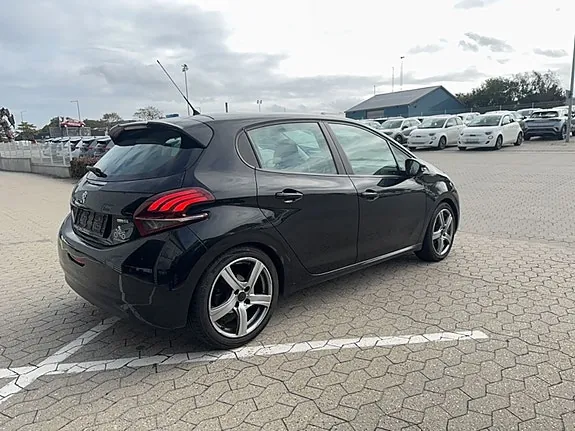 Peugeot 208 2015 photo 2