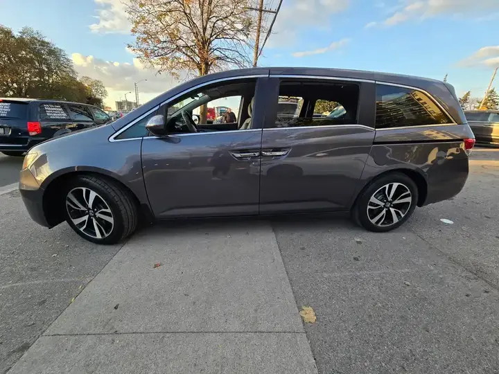 Honda Odyssey 2016 photo 2