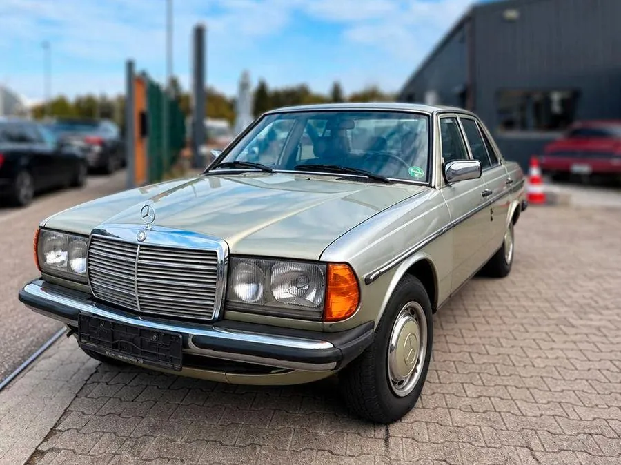 Mercedes-Benz E 230
